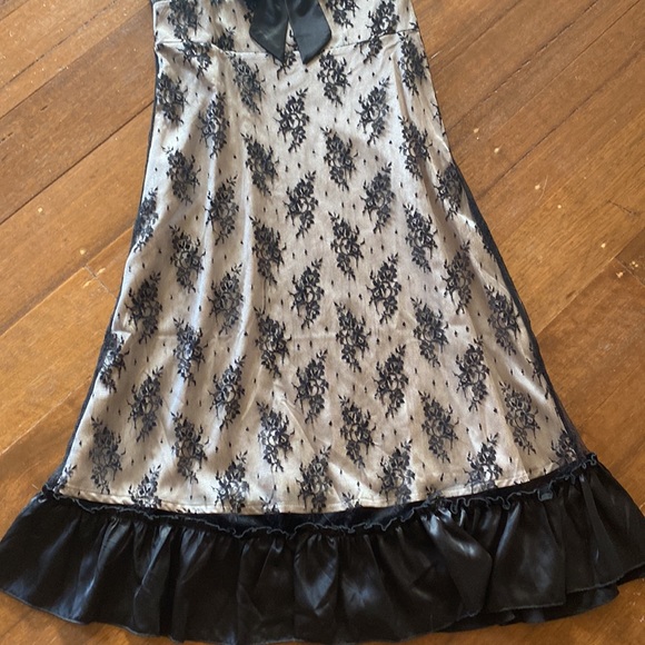 Gorgeous beige and black tulle gown size medium - Picture 3 of 7